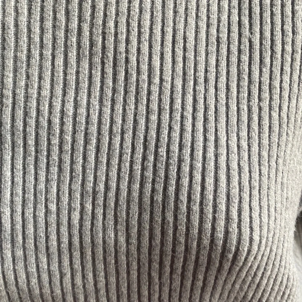 Halogen Light Gray Ribbed Short Sleeved Knit Crewneck Sweater Tag L Fits M/S